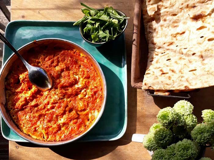 املت ساده با گوجه‌فرنگی و پیاز