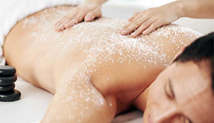 بهترین زمان اسکراب بدن (قبل از شیو یا بعد از شیو)